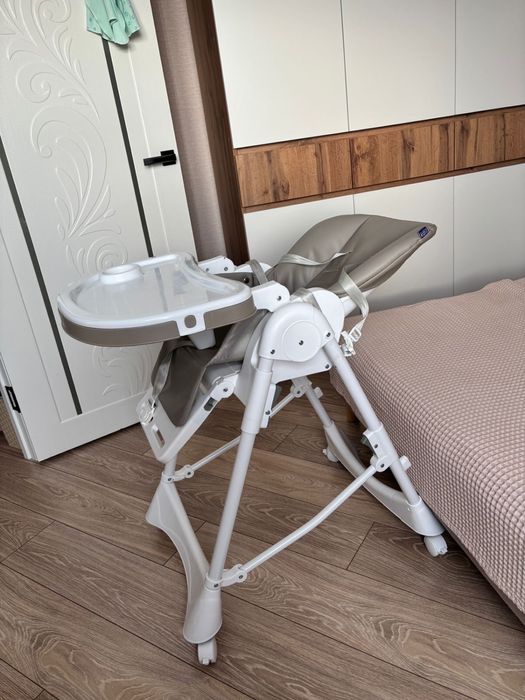 Столик для кормленмя