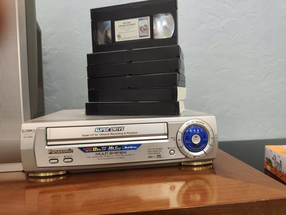 Комплект Panasonic телевизор и видеомагнитовон.