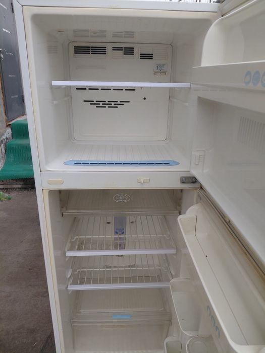 Холодильник элджи рабочая Доставка есть