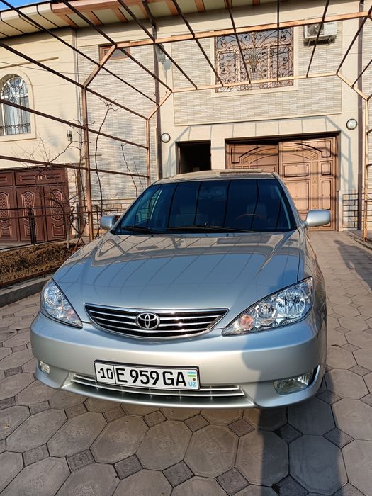 Toyota Camry 2005 год