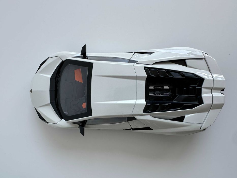 Macheta auto Lamborghini Revuelto 1/24