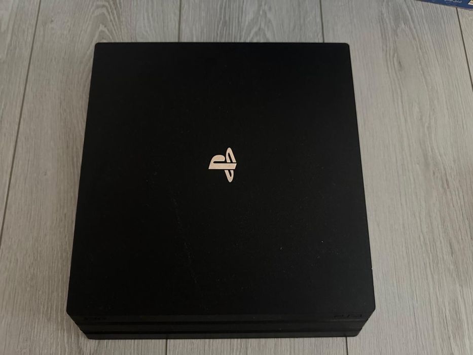 Продам PlayStation 4 Pro 1TB
