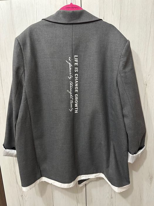 Дамско сиво сако