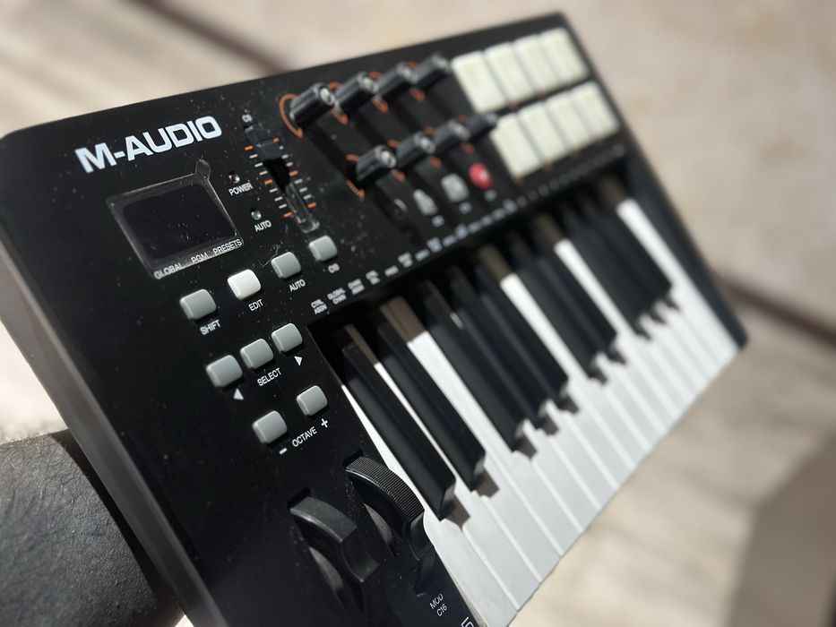 Миди клавиатура oxygen 25