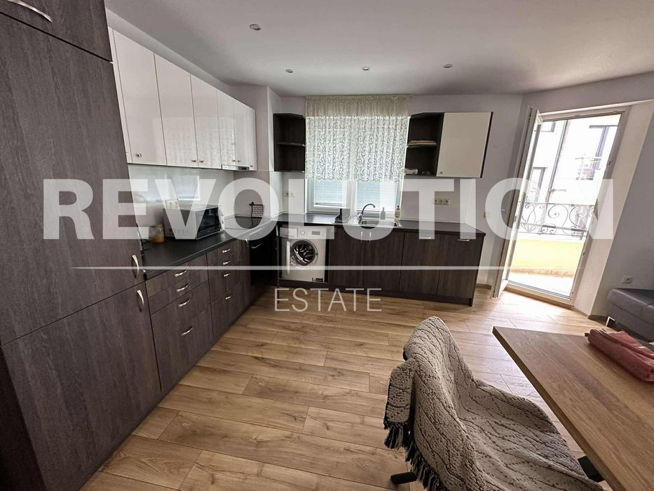 Дава се под наем Двустаен апартамент в Варна, Център - 55 кв.м за 575 € - Снимка #2