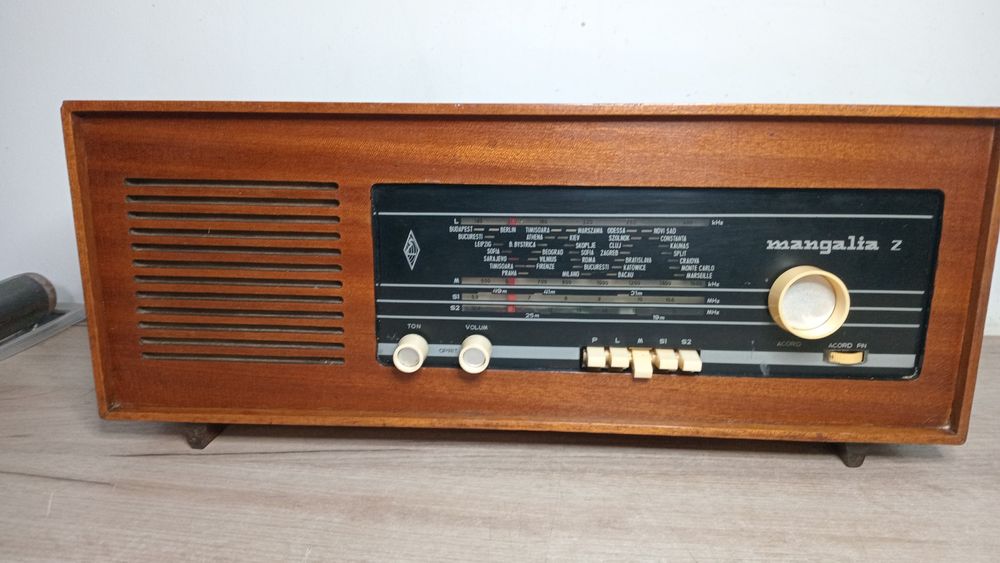 Mangslia 2 -radio vintage