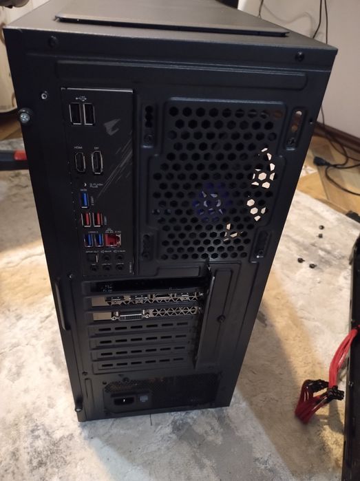 Unitate pc gaming ryzen 5600x rx 6650 xt