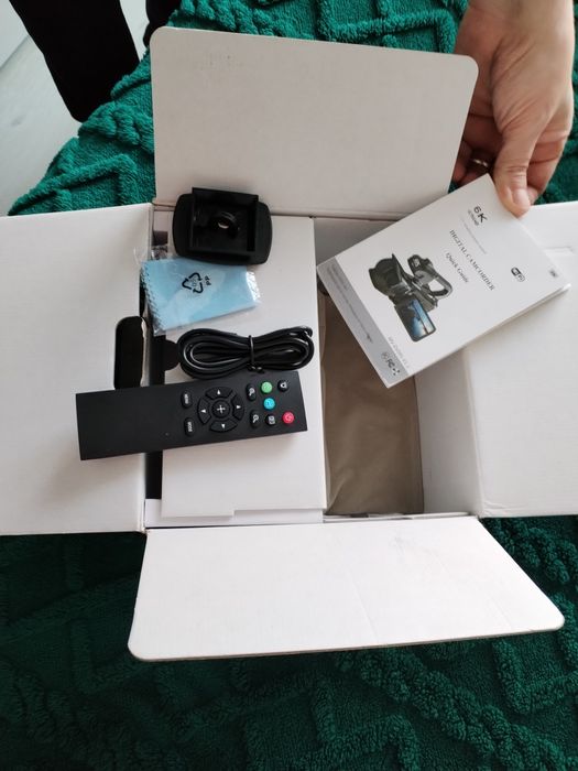 Cameră Video 6K Ultra HD WiFi + Microfon + Telecomandă – Full Box