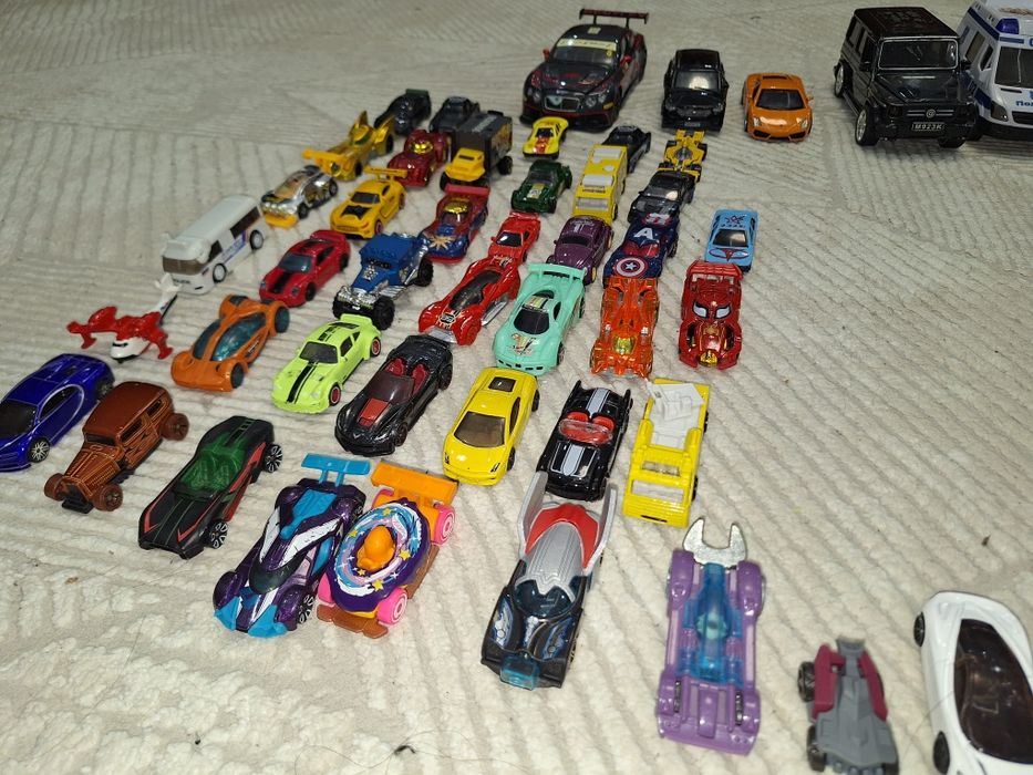 Продам машинки Hotwheels, оригинал.