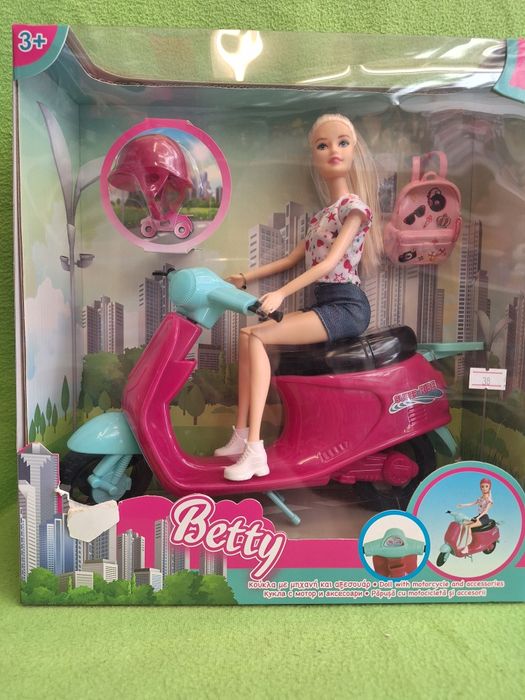 Кукла Барби с розов скутер и каска
