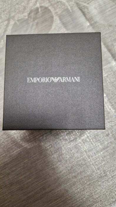 Продавам ръчен часовник "Emporio Armani "