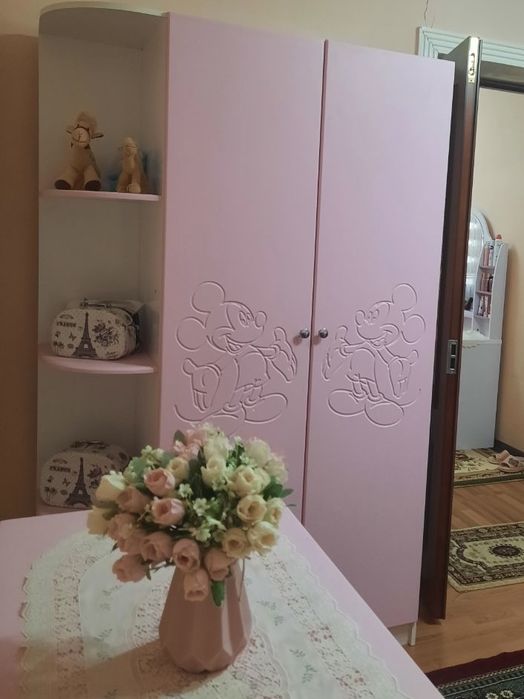 Мебель розовый (3 кровать с тумбочкой, шкаф, одна большая тумбочка)