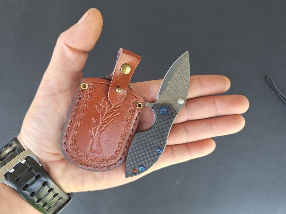 Сгъваем мини нож от дамаска стомана VG-10 и дръжка от карбон