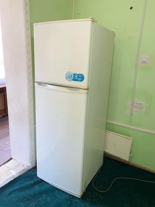 Холодильник          и