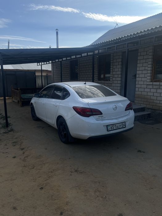 Opel ASTRA J 13 года