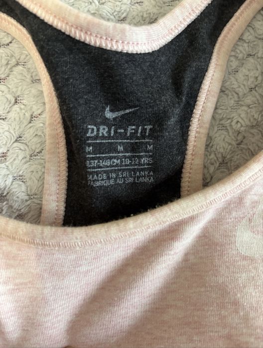 Дрехи на Nike.