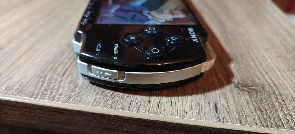 PsP 2004 като нова с 10 игри на дискове!