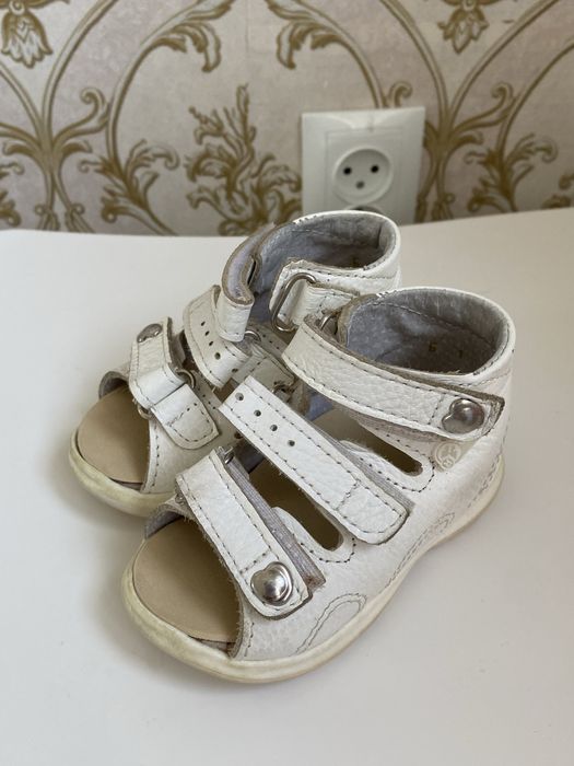 Детский сандалии