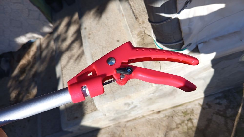 Акумолаторен трион и лозарска ножица  с дължина  1 метър