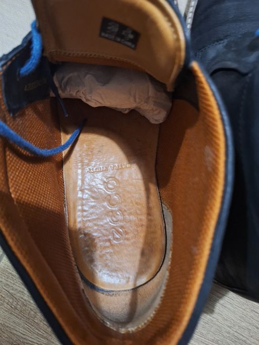Papuci  ECCO bleumarin nubuc, mărimea 43, chukka boots, șireturi albastre