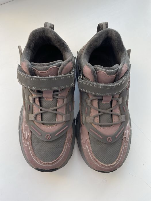 Продам 36р кроссовки