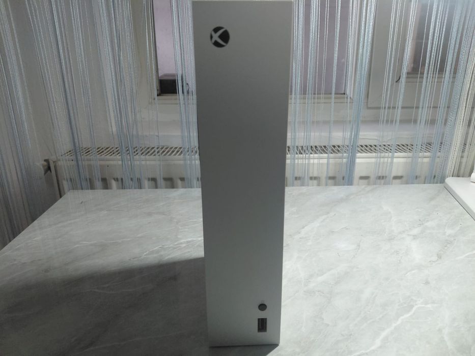 Vând Xbox Series S 521 GB, stare impecabilă