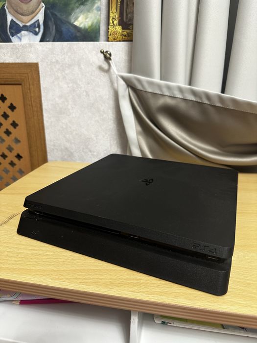 Плейстейшен 4, два джостика и игры