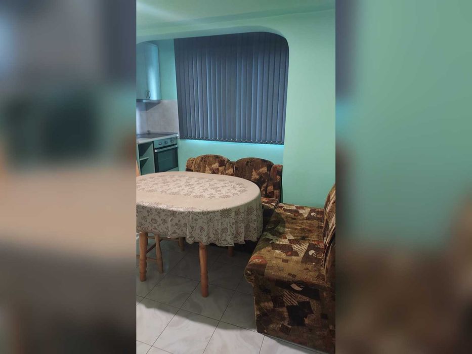 Просторен обзаведен тристаен апартамент, 90 кв.м, в саниращ се блок – ж.к. „Дружба“, Сливен