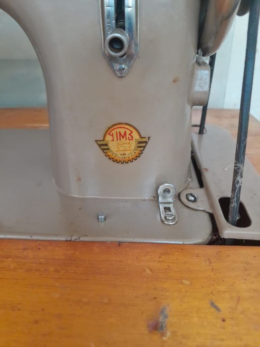 Продаю швейную машинку