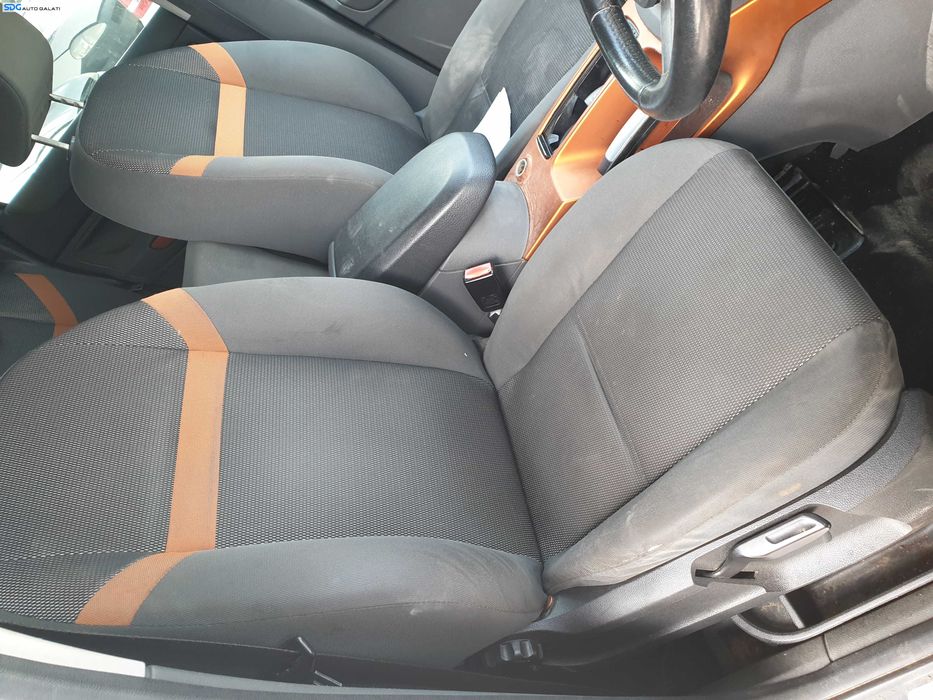 Scaun Textil Dreapta Manual cu Uzura Ford Kuga 1 2008 - 2013 [K6556] [K6557]