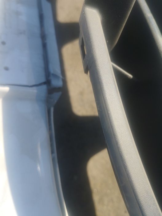 Bara fata Dacia spring cu defect mic