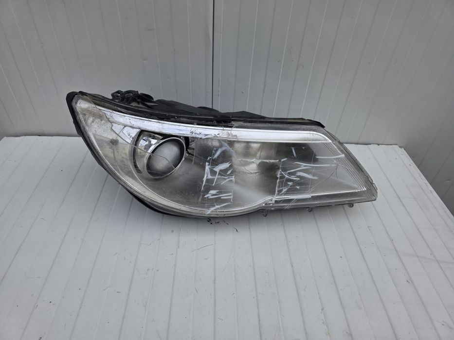 Far dreapta VW Tiguan bi-xenon adaptiv original Cod 5N1941032 T