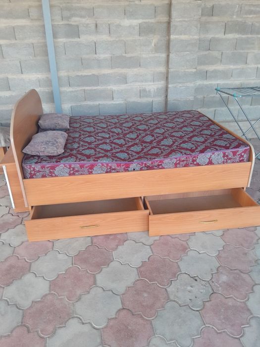 Кровать и шифонер