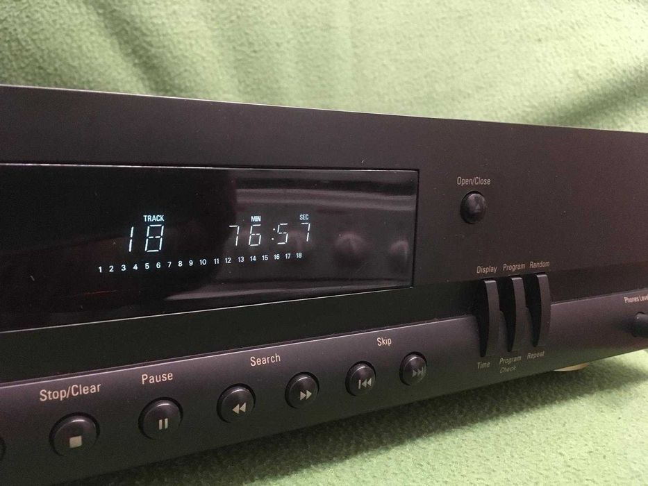 HD720 harman kardon cd player