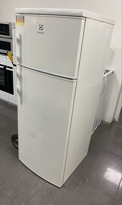 Хладилник Electrolux EJ2301AOW2, 228 л, Клас A+, H 140 см.