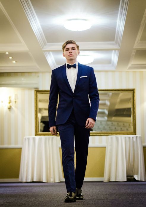 Официален мъжки костюм от Zara, комплект