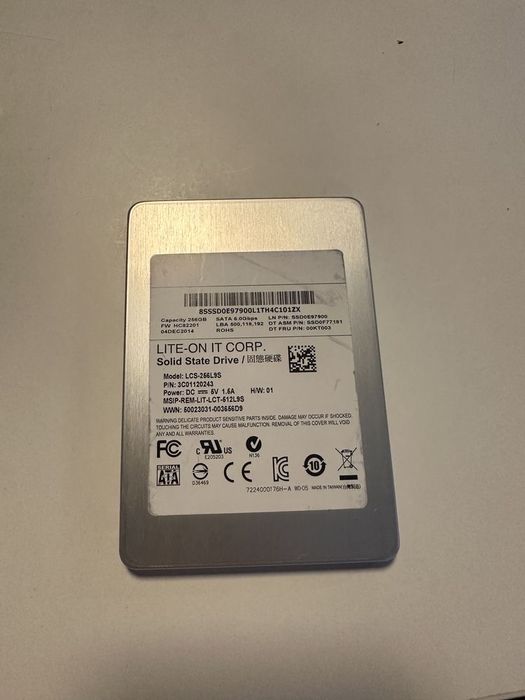 2 SSD-uri SATA 3 + 8 GB RAM laptop + pasta termoconductoare