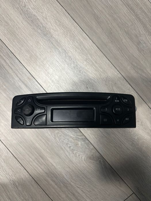 Продавам Audio10 CD-Radio за Мерцедес w203