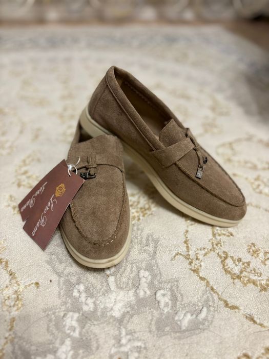 Женская обувь. Лоферы из замши