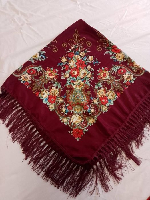 Batic , Sal model tfaditional , cu imprimeu floral