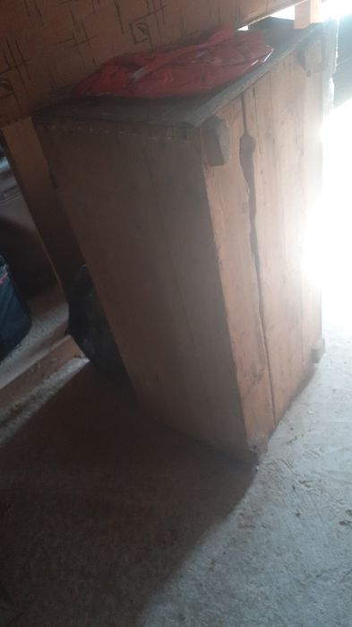 Vand mobila veche,lazi de lemn vechi