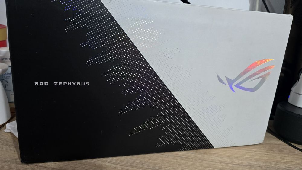 Asus ROG Zephyrus G14 GA401IU – Ca Nou, Foarte puțin folosit (Doar filme)