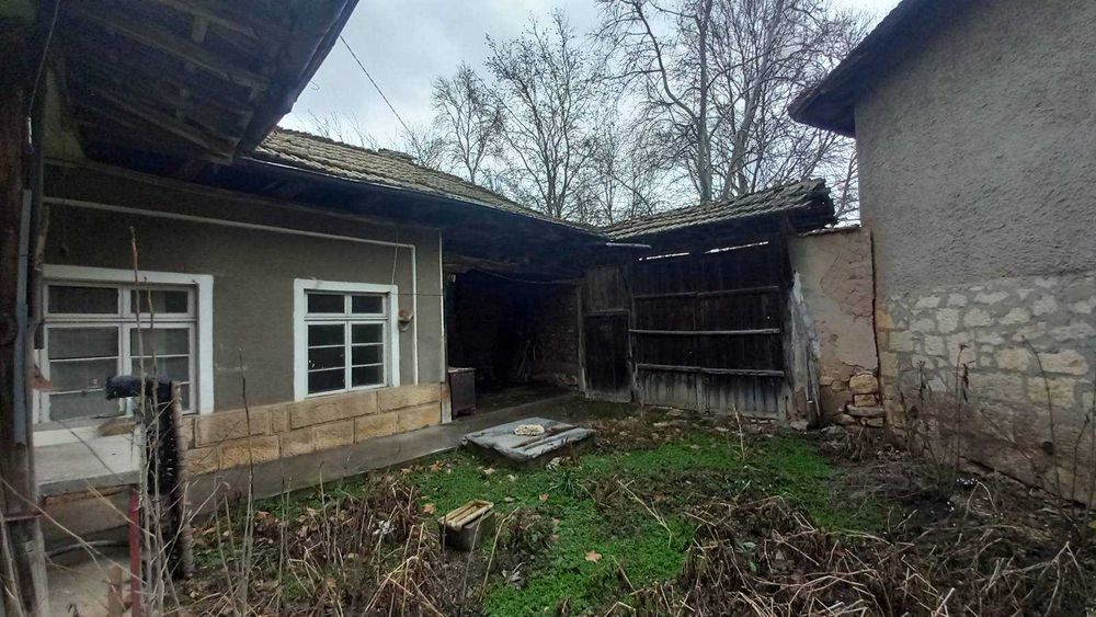 Продава се Къща в с. Топчии, Област Разград - 100 кв.м за 100 €/кв.м - Снимка #11