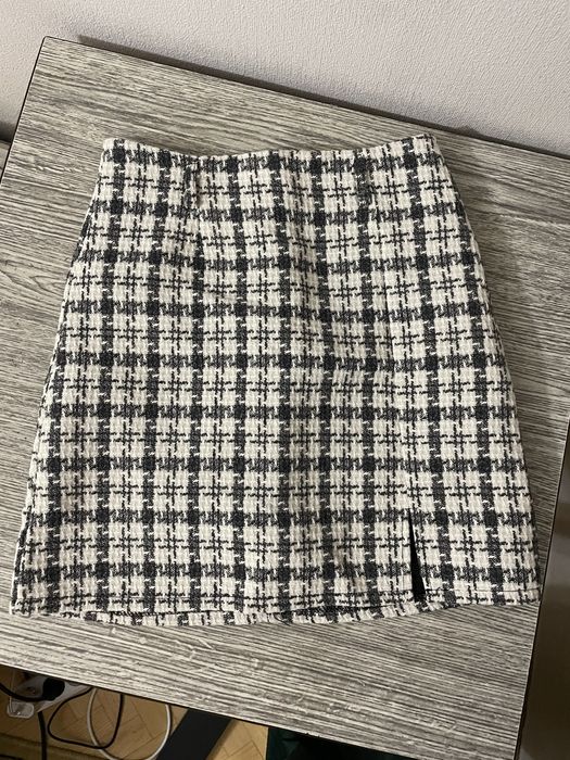 Твидовая юбка, белого цвета, в полоску
