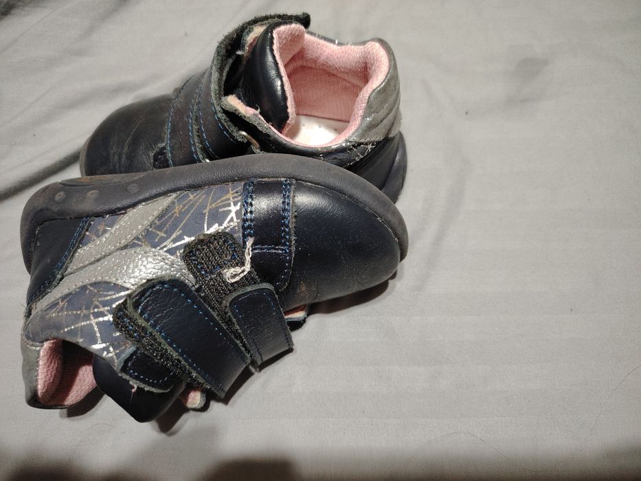 Vând ghetuțe din piele ,. 80 lei