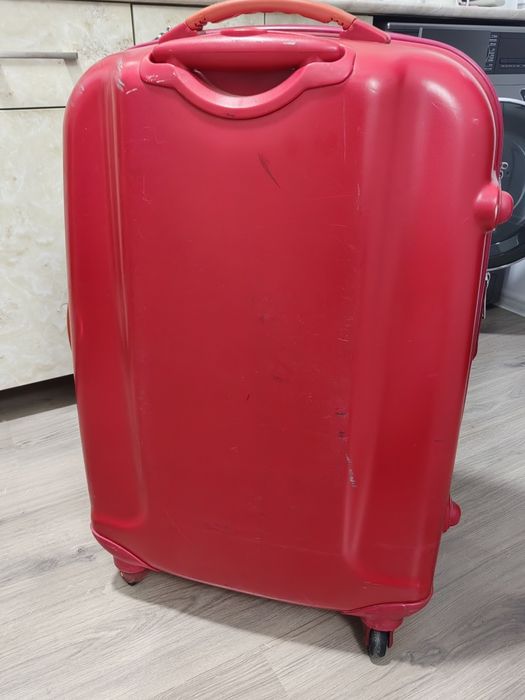 Продаётся чемодан