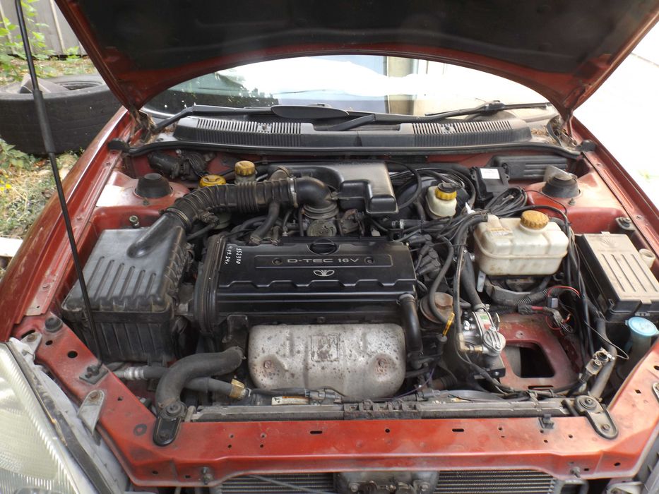 Daewoo Nubira  2. 0 бензин  16 v продава се цяла за части.