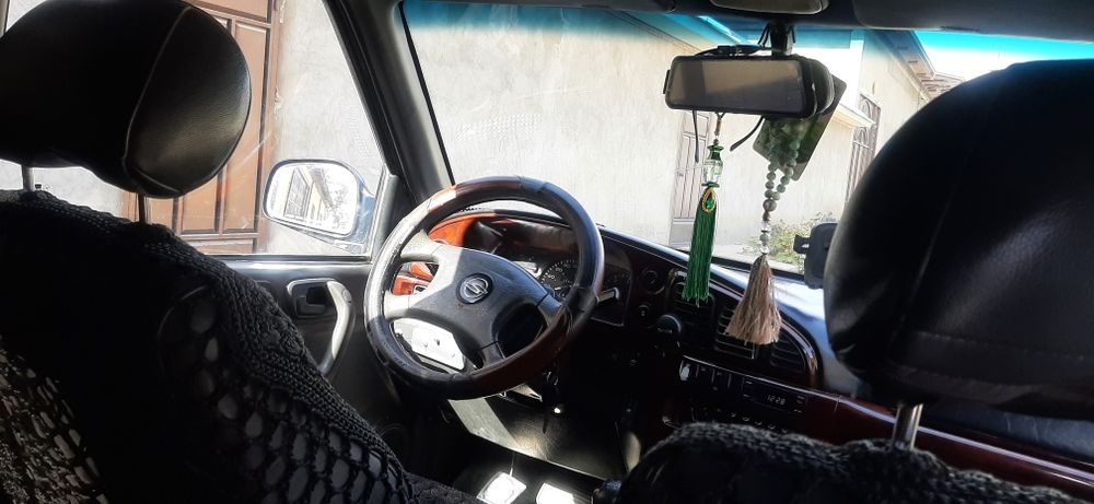 Ssang yong Musso sotiladi