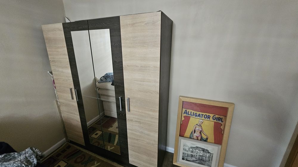 Мебель, два шкафа, один с местом для телевизора. Могу продать отдельно