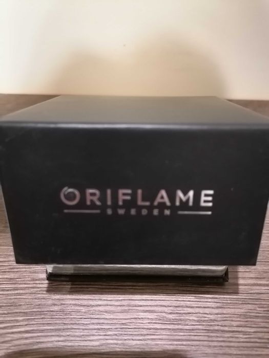 Нови часовници с камъни Сваровски